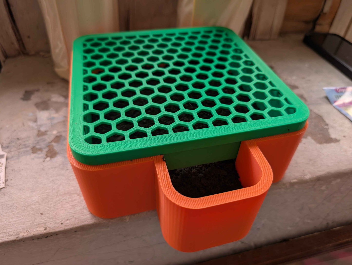 Cat Grass Box for Indoor Cats, 7.6 X 9.3 inches, Plastic Garden Box, Pet Safe Grass Planter