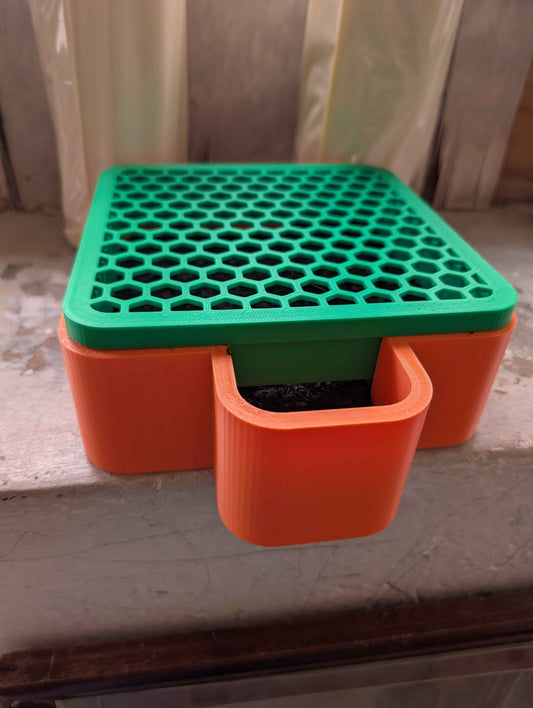 Cat Grass Box for Indoor Cats, 7.6 X 9.3 inches, Plastic Garden Box, Pet Safe Grass Planter
